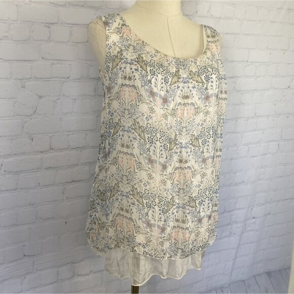 ⭐ 3/$15 Via Signoria Made in Italy Small 100% Silk White Floral Tank Top - Picture 2 of 8